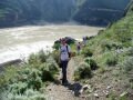 Christophe in the mountain lane (behind :The Yangtze River or Chang Jiang), Tiger Leaping Gorge-Lijiang, الصين, آسيا