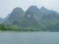 On the Li river (Lijiang) with the sight on wonderful mountains, Li jiang-Guilin cruising river, סין, אסיה
