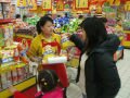 A demonstrator to sell chips! , Chinese hypermarket, סין, אסיה