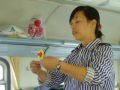 The saleswoman of gadgets (in the train) is always beside a white to make her demonstration… , داليان, الصين, آسيا