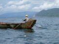 A traditional fishing vessel on the lake Erhai Hu , Dali, Trung Quốc, Châu Á